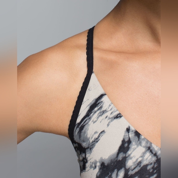 2/35$ Lululemon Open Your Heart Tank Size 4 Tan And Black Color W1967S - Picture 6 of 14